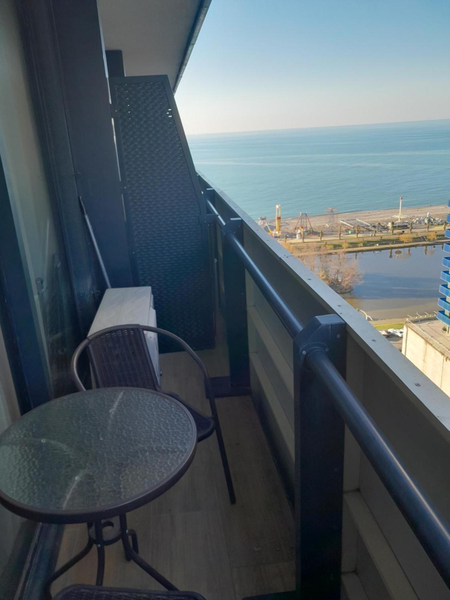 Smart Aparthotel Orbi City Batumi Kültér fotó