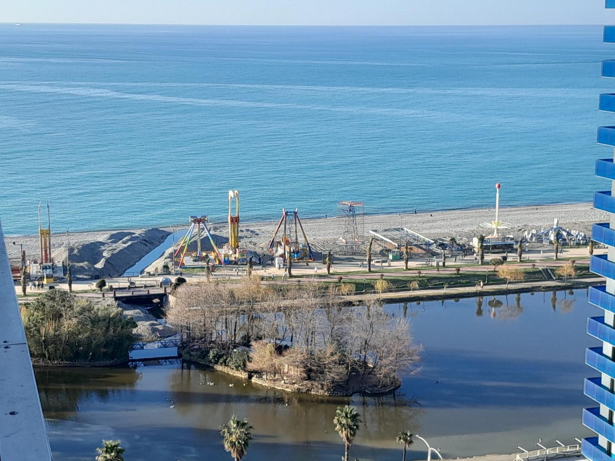 Smart Aparthotel Orbi City Batumi Kültér fotó